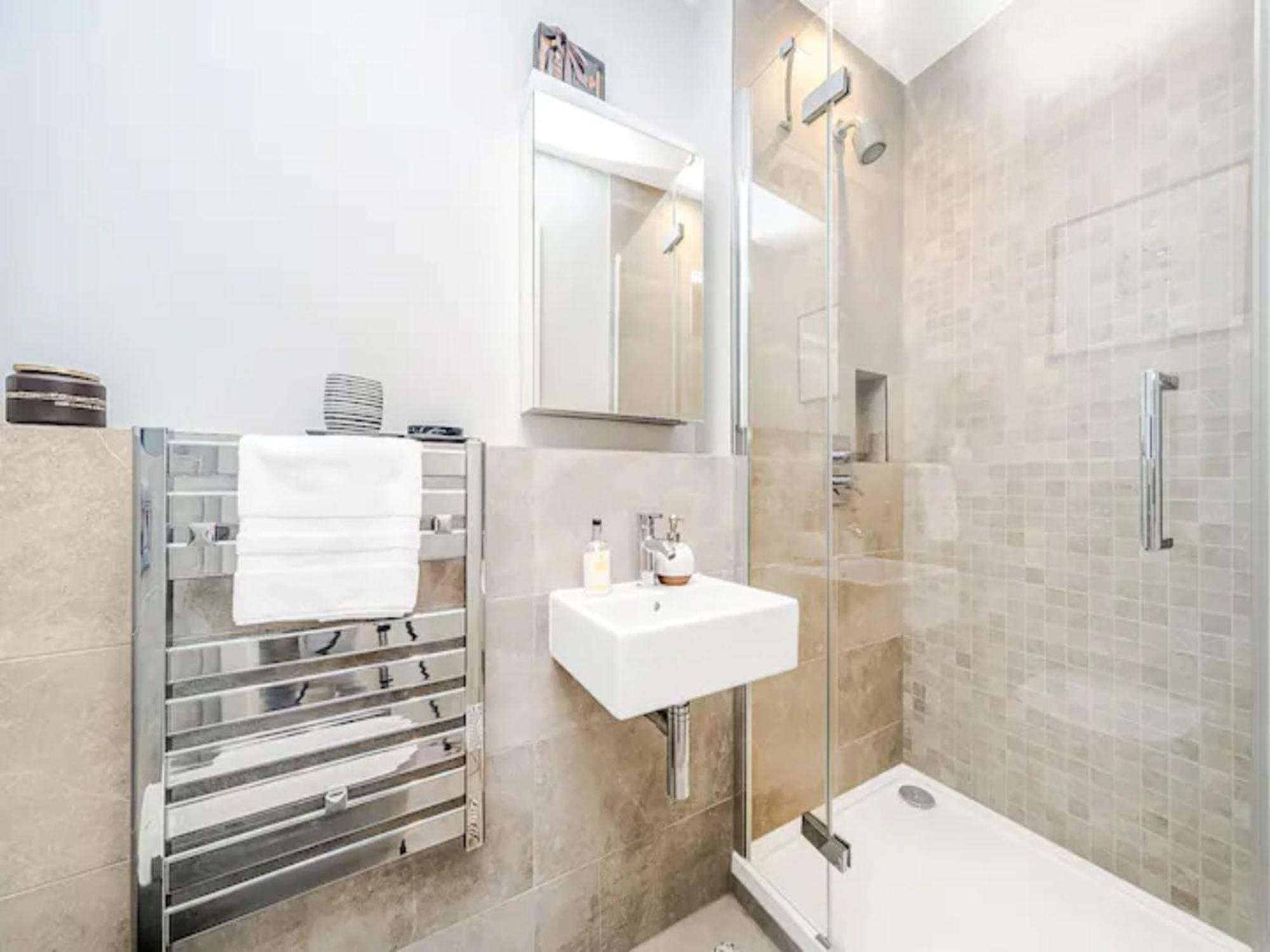 Pass The Keys Penthouse Oasis In Trendy Fulham Apartment London Exterior photo